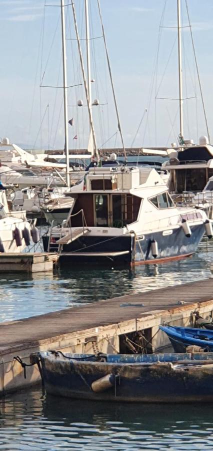 Salerno Yacht Hotel Екстериор снимка