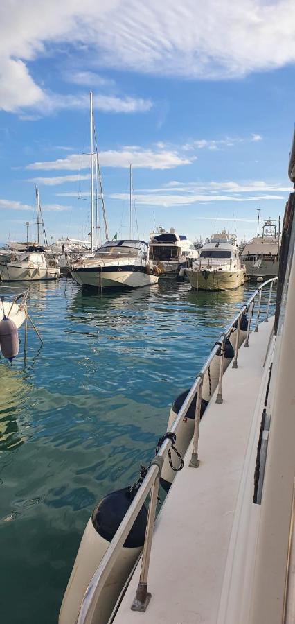 Salerno Yacht Hotel Екстериор снимка